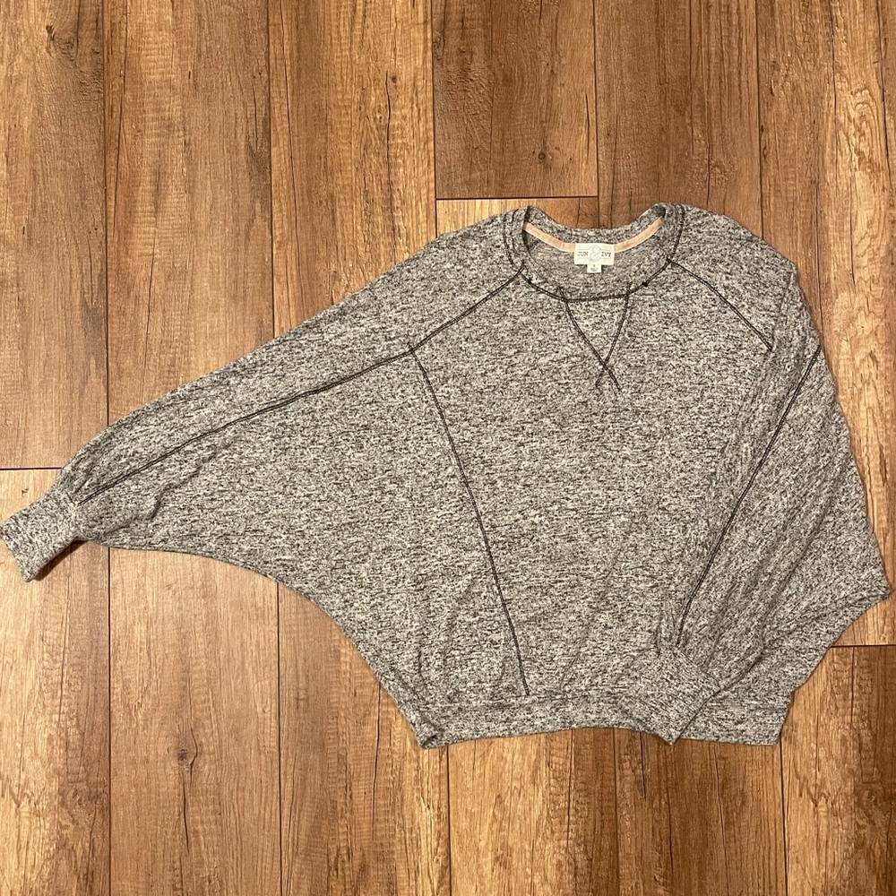Small Jun&Ivy Wide Sleeve Parachute Style Sweater! SUPER cute! LIKE NEW!